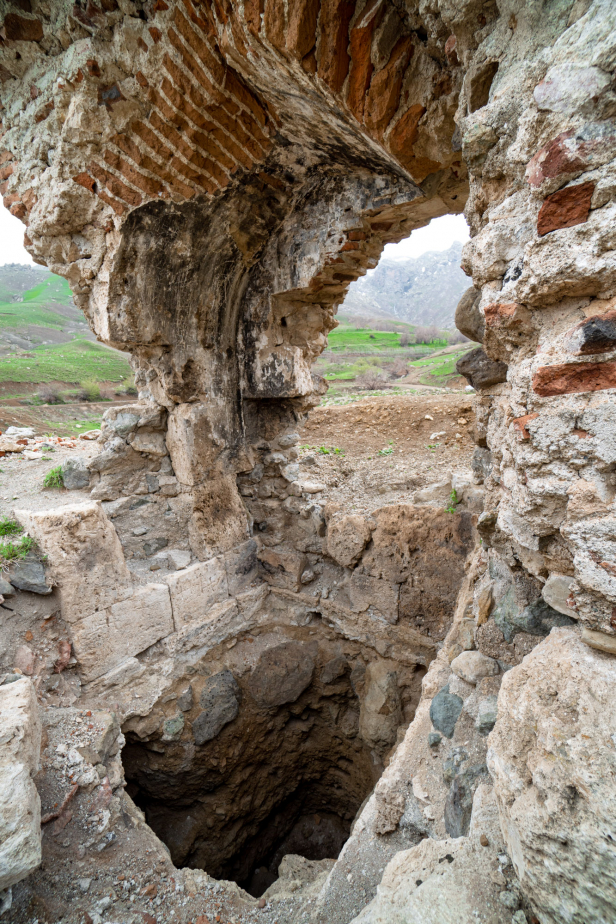 Vaspurakan Armenian Sites of Lake Van